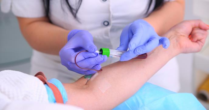 Análisis de sangre para diagnosticar una enfermedad cardiaca